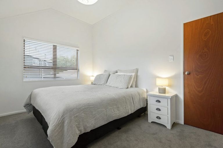 Photo of property in 2/3 Eversleigh Road, Belmont, Auckland, 0622