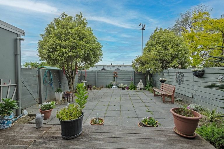 Photo of property in 24 Farnham Avenue, Highbury, Palmerston North, 4412