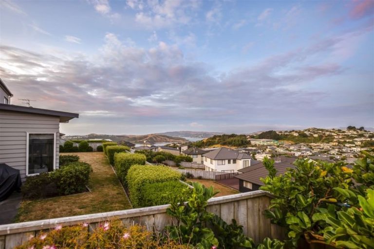 Photo of property in 8 Aoraki Rise, Aotea, Porirua, 5024