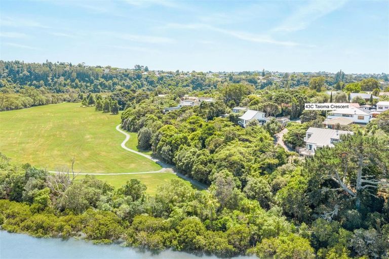 Photo of property in 43c Taioma Crescent, Te Atatu Peninsula, Auckland, 0610