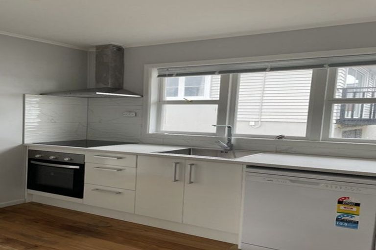 Photo of property in 41 Park Road, Glenfield, Auckland, 0629