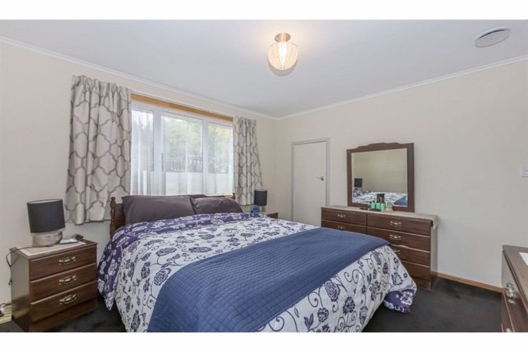 Photo of property in 1/23 Merton Avenue, Glenfield, Auckland, 0627