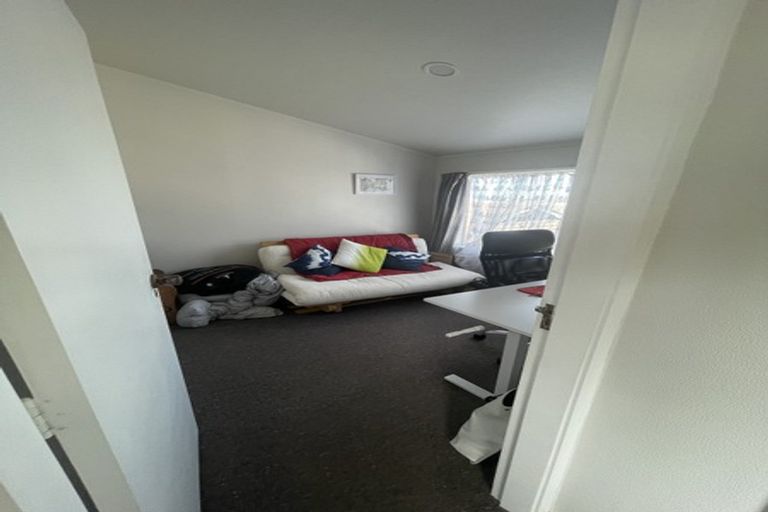 Photo of property in 1/133 Queens Drive, Lyall Bay, Wellington, 6022