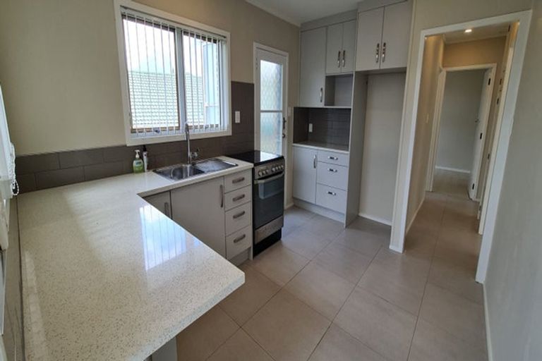 Photo of property in 2/52 Bentley Avenue, Glenfield, Auckland, 0629