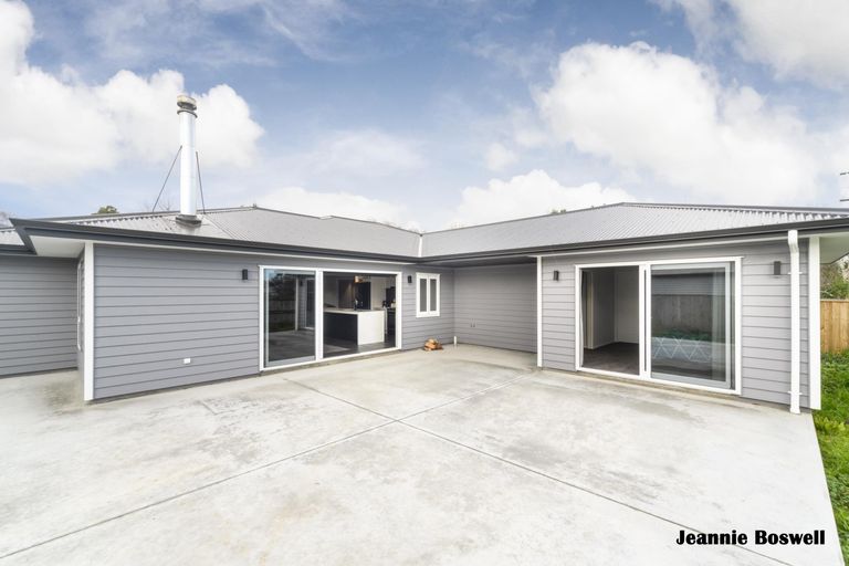 Photo of property in 17 Kowhai Street, Tokomaru, Palmerston North, 4474