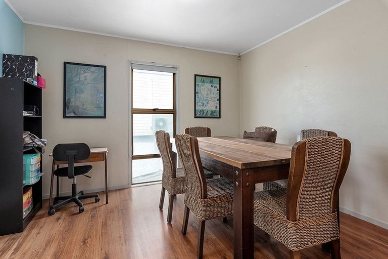 Photo of property in 1/57 Aeroview Drive, Beach Haven, Auckland, 0626