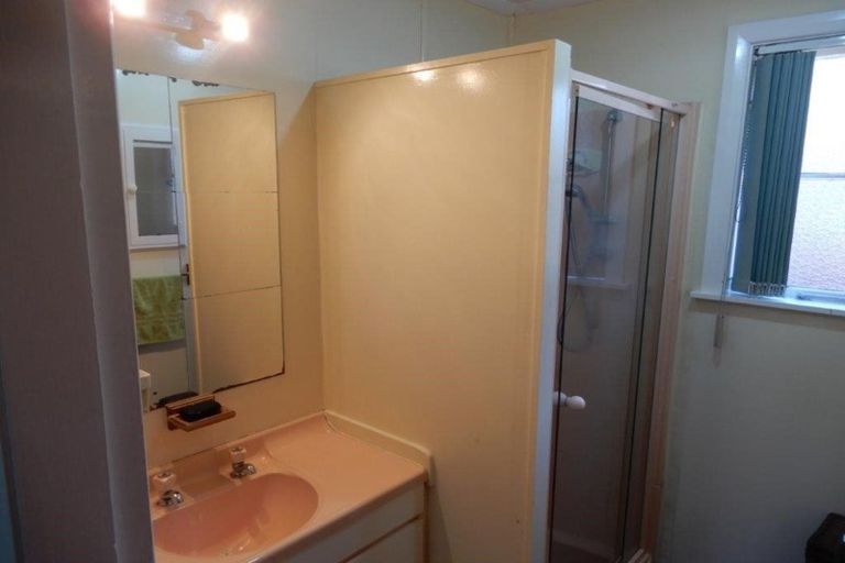 Photo of property in 2 Robbins Crescent, Hawera, 4610