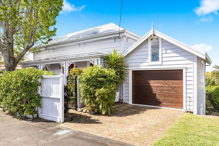 Photo of property in 14 Domain Street, Devonport, Auckland, 0624