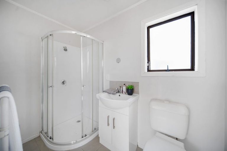 Photo of property in 12 Ronald Place, Manurewa, Auckland, 2102