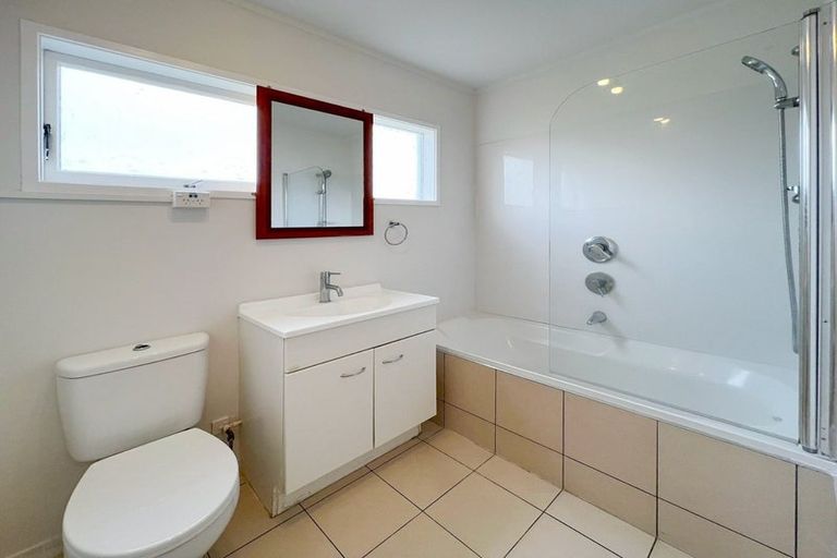 Photo of property in 25 Kenmure Avenue, Forrest Hill, Auckland, 0620