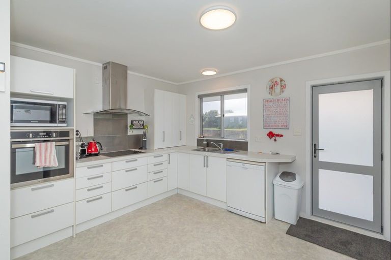 Photo of property in 63 Kahukura Avenue, Waitarere Beach, Levin, 5510