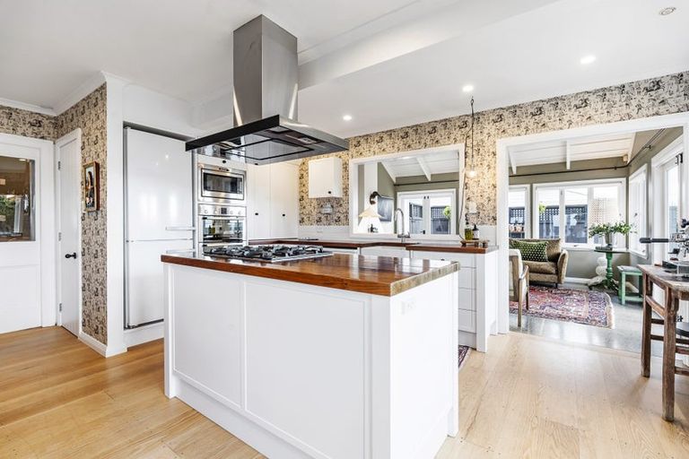 Photo of property in 89 Pendarves Street, New Plymouth, 4310