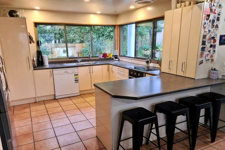 Photo of property in 5 Brian Avenue, Forrest Hill, Auckland, 0620
