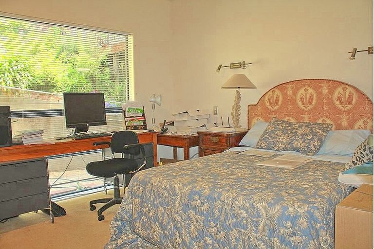 Photo of property in 222 Oriental Parade, Oriental Bay, Wellington, 6011