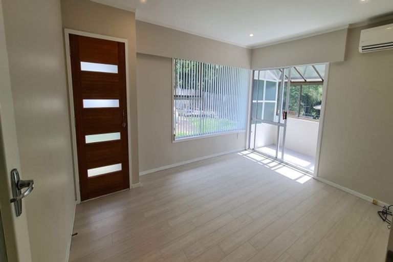 Photo of property in 2/52 Bentley Avenue, Glenfield, Auckland, 0629