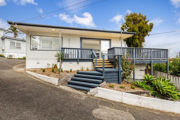 Photo of property in 52 Bay Street, Red Beach, 0932