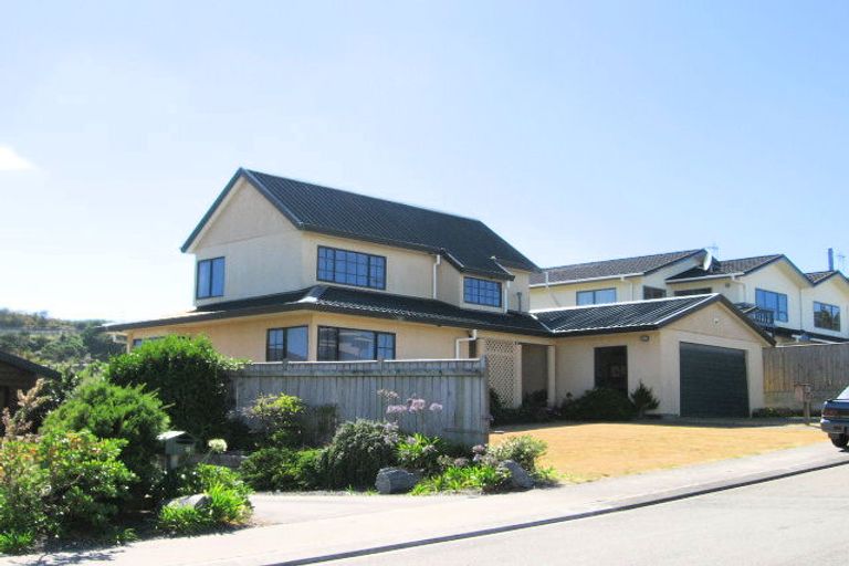 Photo of property in 10 Bay Lair Grove, Island Bay, Wellington, 6023