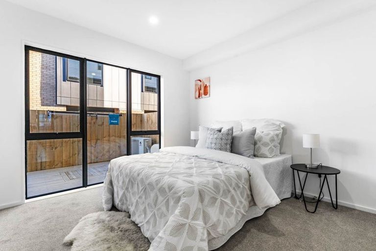 Photo of property in 9 Dotterel Place, Westgate, Auckland, 0614