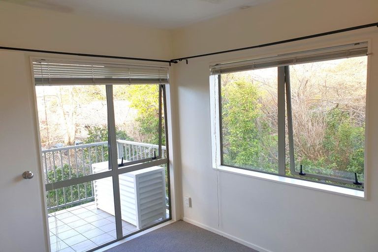 Photo of property in The Haven, 5/120 Beach Haven Road, Beach Haven, Auckland, 0626