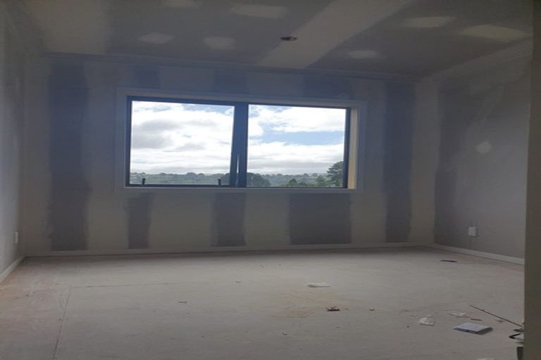 Photo of property in 9 Lowry Heights, Stokes Valley, Lower Hutt, 5019