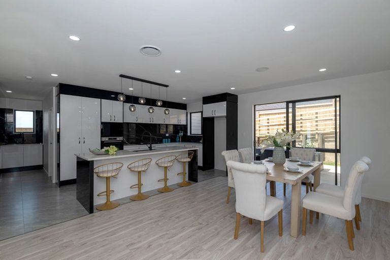 Photo of property in 10 Rockpool Road, Orewa, 0931