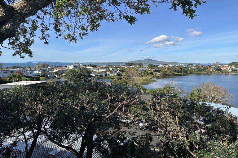 Photo of property in 30 Sylvan Park Avenue, Milford, Auckland, 0620