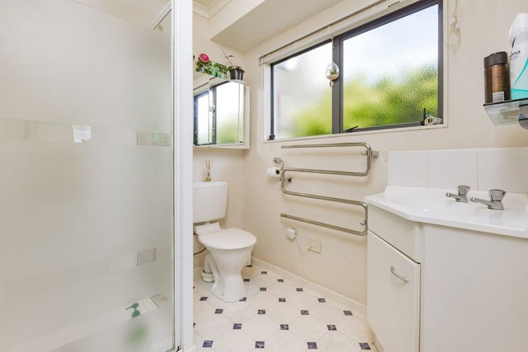 Photo of property in 37 Clarks Beach Road, Clarks Beach, 2122