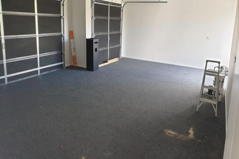 Photo of property in 10 James Elliot Way, Pokeno, 2402