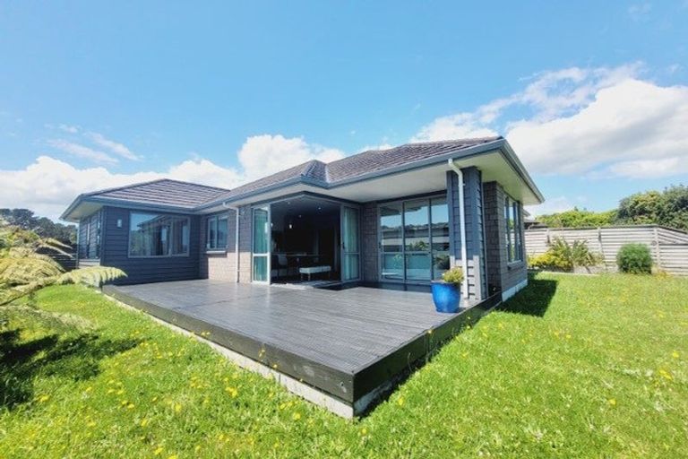 Photo of property in 32 Sumner Terrace, Aotea, Porirua, 5024