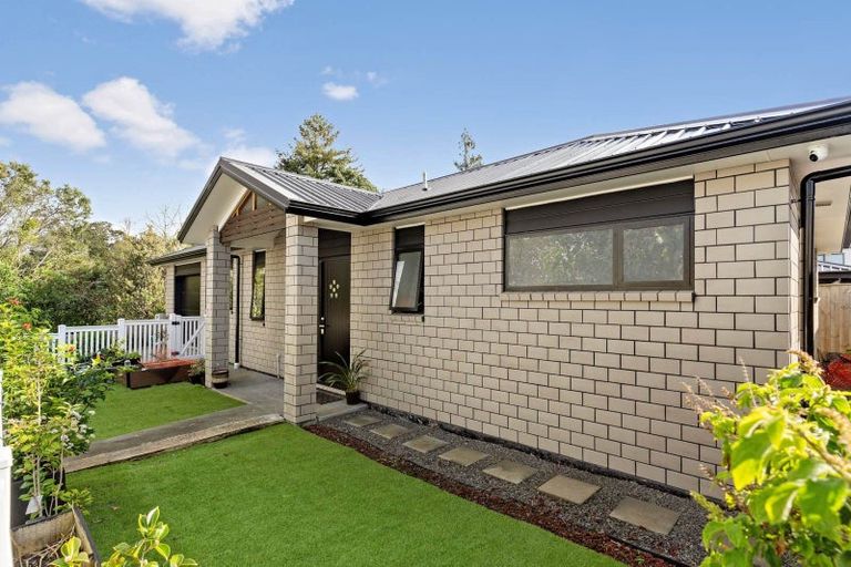 Photo of property in 12 Hava Place, Green Bay, Auckland, 0604