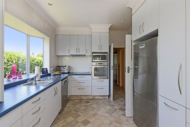 Photo of property in 221 Saint Leonards Avenue, Saint Leonards, Hastings, 4120