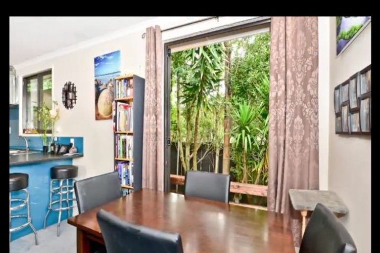 Photo of property in 15 Purcell Place, Melville, Hamilton, 3206