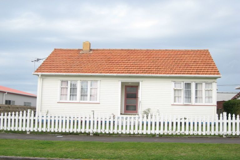 Photo of property in 9 Clinton Street, Fitzroy, New Plymouth, 4312