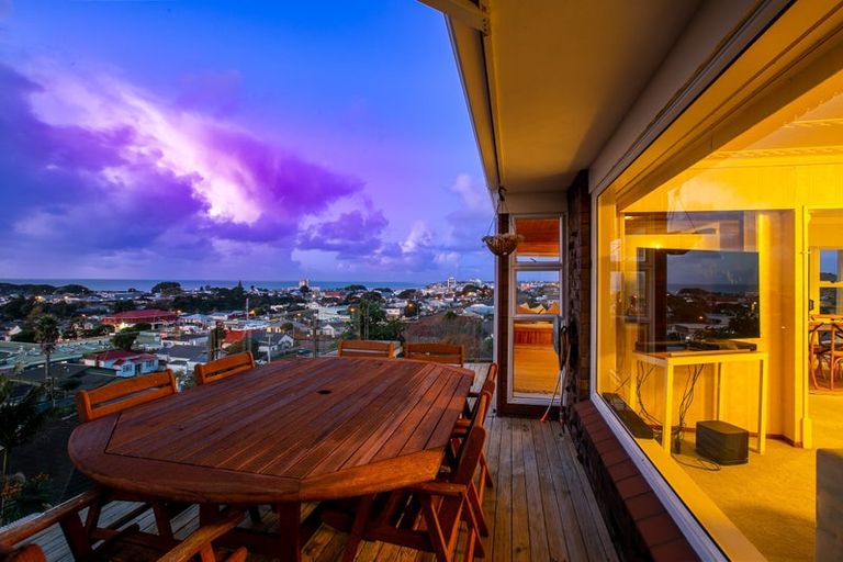 Photo of property in 156 Vivian Street, New Plymouth, 4310