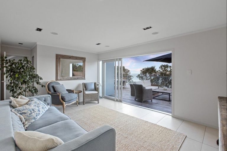 Photo of property in 8 Sykes Avenue, Hatfields Beach, Orewa, 0931