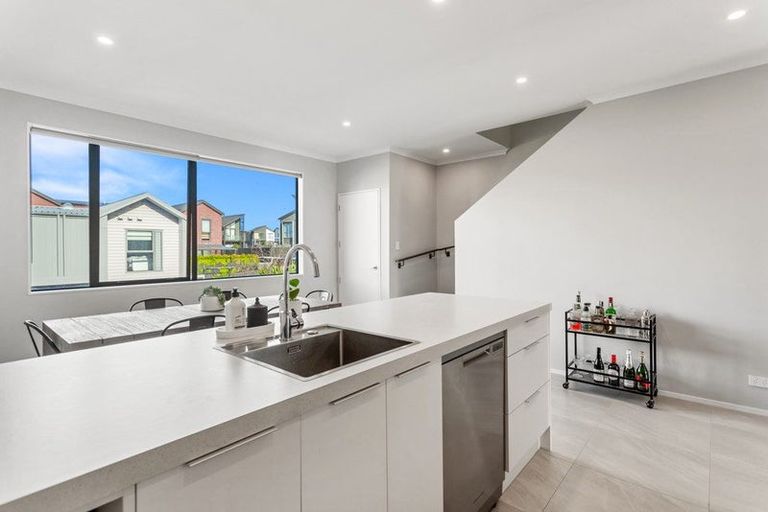 Photo of property in 6/4 Matimati Place, Hobsonville, Auckland, 0616