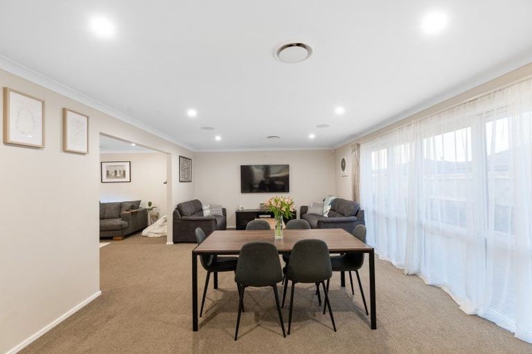 Photo of property in 4 Cyprus Place, Fitzherbert, Palmerston North, 4410