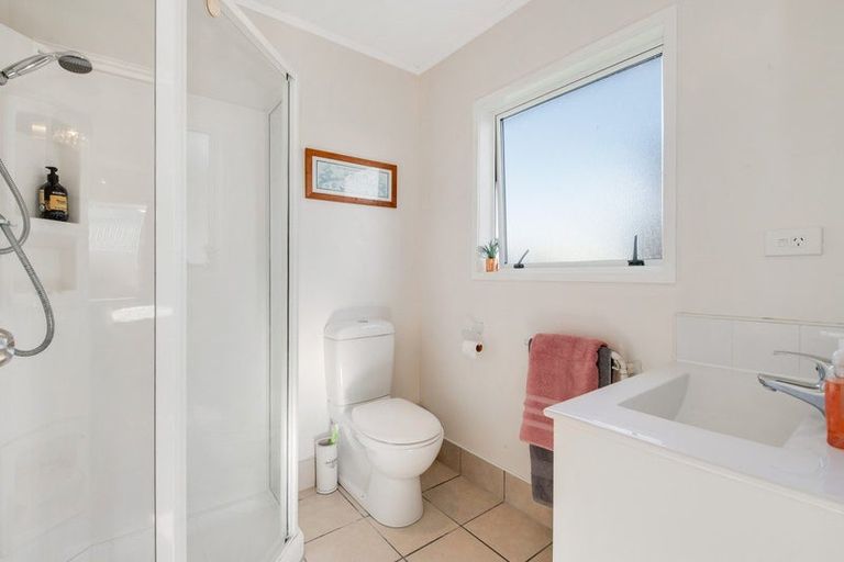 Photo of property in 13b Vipond Road, Stanmore Bay, Whangaparaoa, 0932