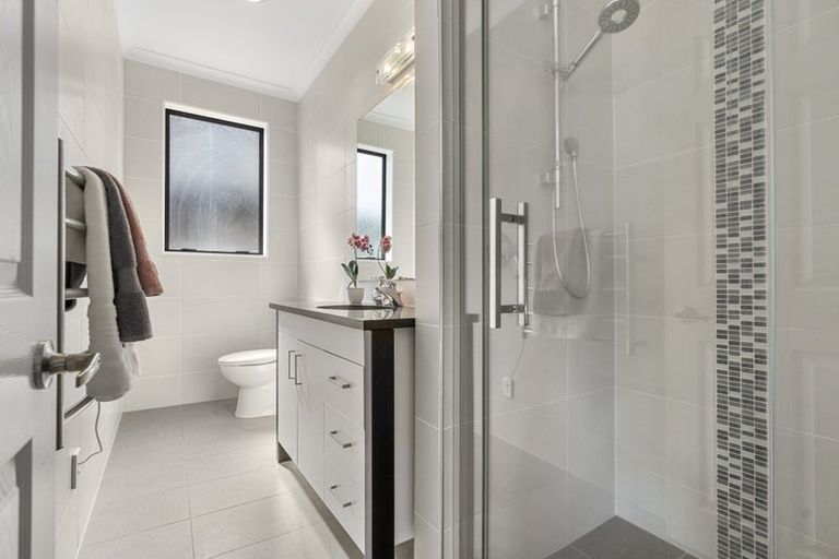 Photo of property in 9 Corricvale Way, Northcross, Auckland, 0632