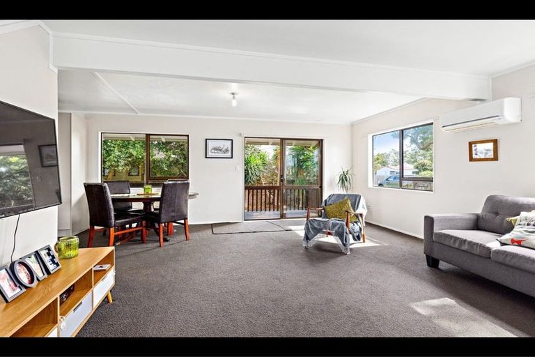 Photo of property in 6 Te Moau Avenue, Parakai, 0830