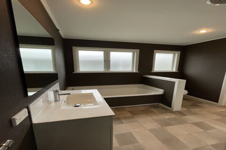 Photo of property in 38 Catlins Crescent, Milson, Palmerston North, 4414