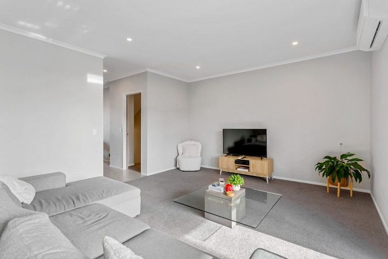 Photo of property in 6/4 Matimati Place, Hobsonville, Auckland, 0616