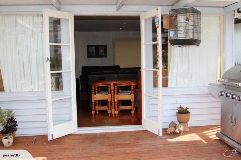 Photo of property in 2/18 Limmer Place, Browns Bay, Auckland, 0632