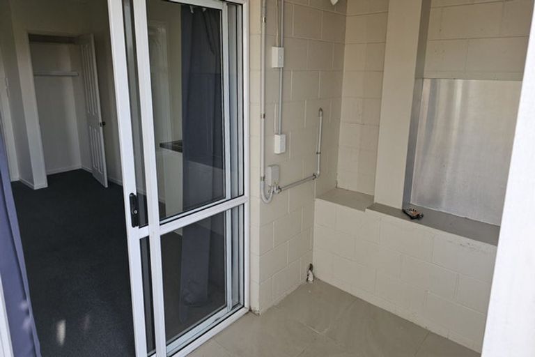 Photo of property in 127 Hobsonville Road, West Harbour, Auckland, 0618