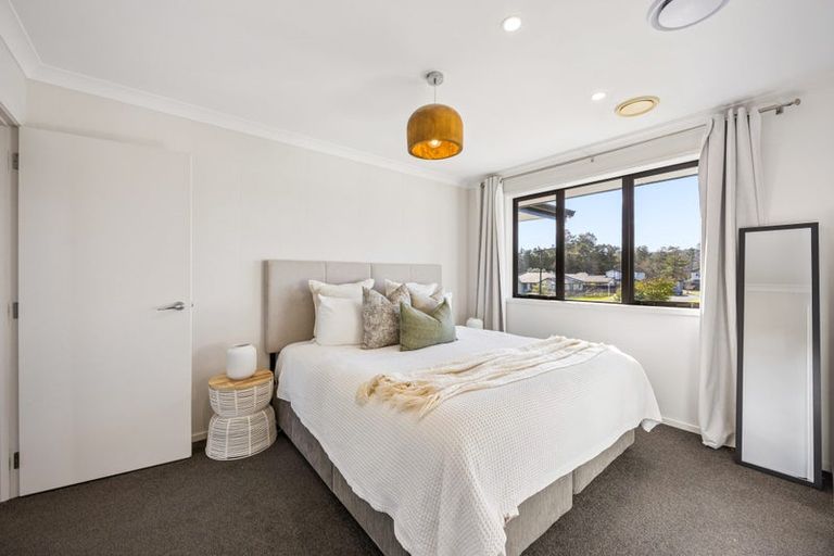 Photo of property in 14 Kahika Grove, Huapai, Kumeu, 0810