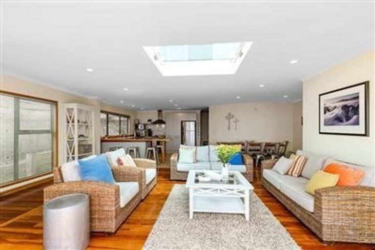 Photo of property in 10 Ocean Parade, Pukerua Bay, 5026