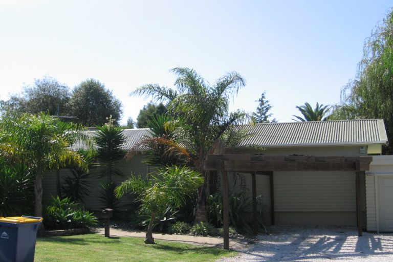 Photo of property in 1/9 Westbourne Road, Murrays Bay, Auckland, 0630