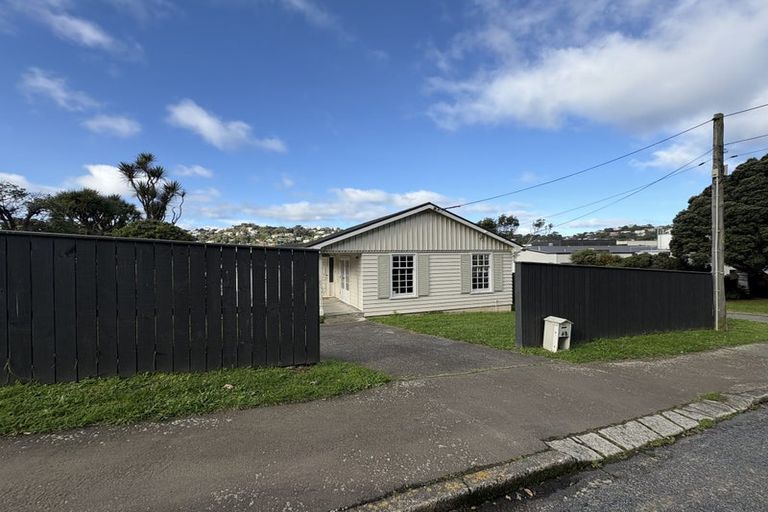 Photo of property in 48 Miramar North Road, Miramar, Wellington, 6022