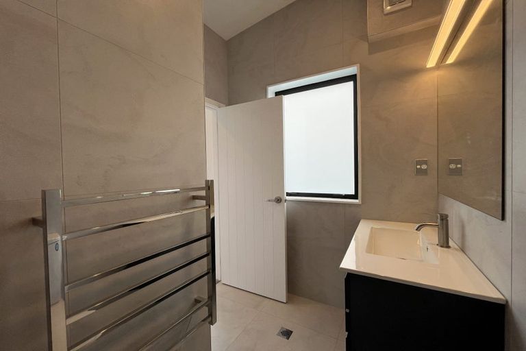 Photo of property in 8/18 Sylvan Crescent, Te Atatu South, Auckland, 0610