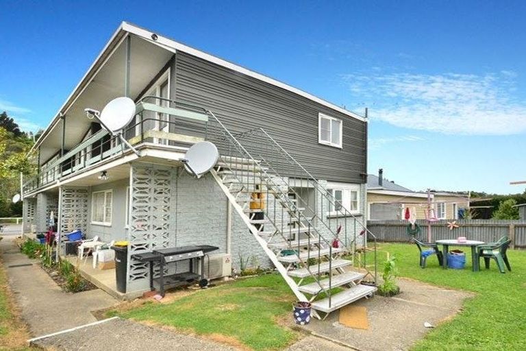 Photo of property in 212 Kaikorai Valley Road, Bradford, Dunedin, 9011
